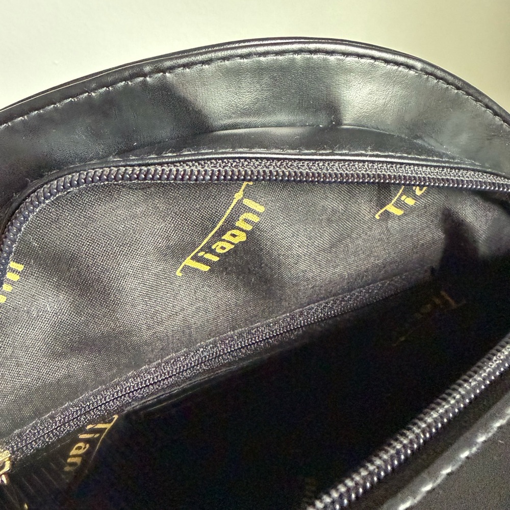Tiannl Black Crossbody Bag with Woven Design - Picture 3 of 7